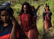 Nona dan Mama Papua Bekerja Keras di Tengah Ancaman Mahar dan Kawin Muda