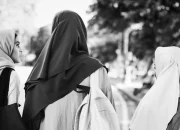 Kami Beragama Kristen, Tapi Sekolah Wajibkan Anak Perempuanku Berjilbab