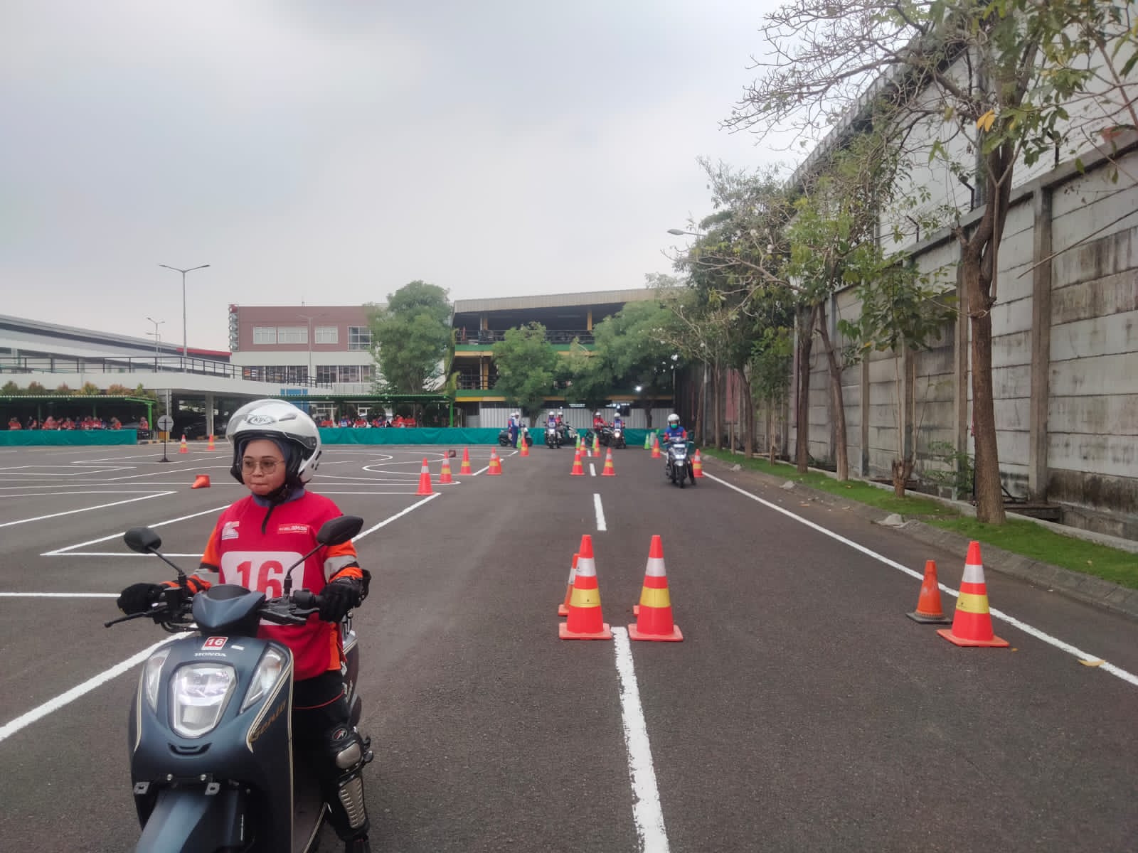budayakan-naik-motor-#cari-aman-bersama-honda-di-mpm-safety-riding-center,-sidoarjo