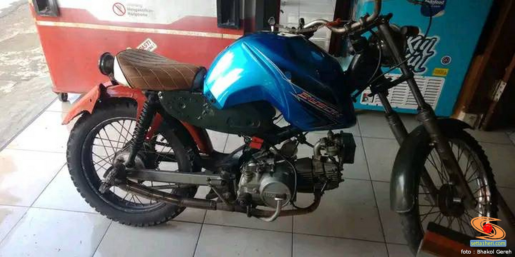 gokil-modif-single-seat-honda-win-pakai-tangki-bbm-yamaha-byson