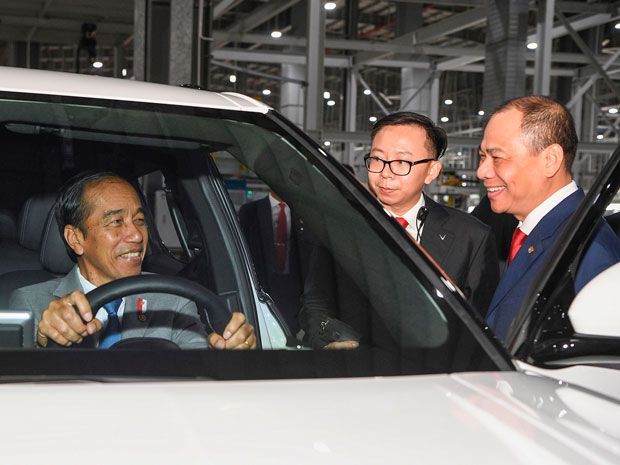 merek-vietnam-vinfast-bikin-mobil-listrik-di-indonesia-mulai-2026,-ini-kata-jokowi