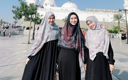 tutup-mulut,-oki-setiana-dewi-tak-mau-komentadi-masalah-rumah-tangga-ria-ricis-dan-teuku-ryan