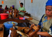Dari Mulut Ibu, Saya Jadi Tahu Pedihnya Kehidupan Buruh Pabrik