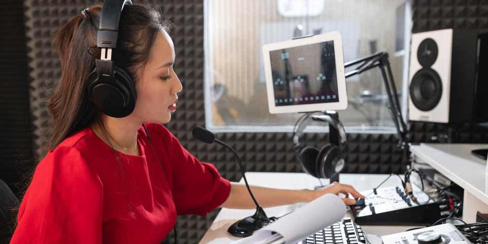 saya-ngobrol-bareng-praktisi-radio:-perempuan-rentan-diobjektifikasi-lewat-musik