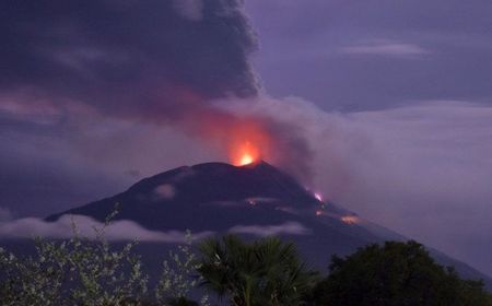 masyarakat-jarak-5-km-pusat-letusan-gunung-lewotobi-diminta-mengungsi
