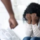 kamus-feminis:-apa-itu-femisida,-kekerasan-berbasis-gender-berujung-kematian?