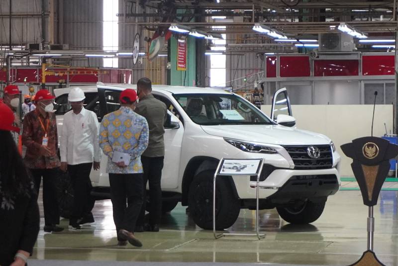 penjualan-mobil-baru-tahun-2023-di-indonesia-anjlok,-ekspor-malah-naik!