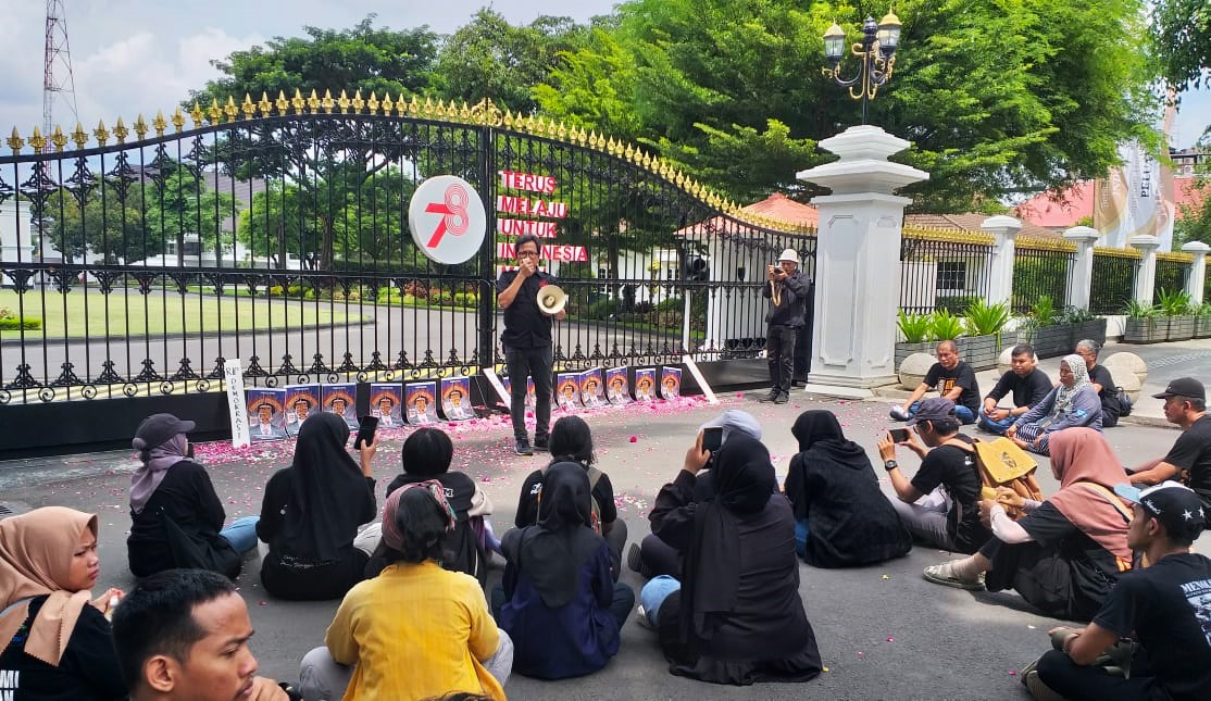 ziarah-ke-“makam-demokrasi”,-tandai-pembukaan-kongres-penyintas-rezim-jokowi