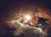 10 Tips Naik Motor Saat Hujan, Berhenti Atau Lanjut?