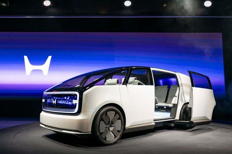 ces-2024-:-dua-model-honda-0-series-diperkenalkan-pamer-desain-ala-pesawat-luar-angkasa
