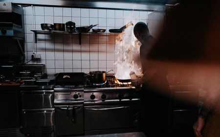 berulang-kali-langgar-aturan-keamanan-makanan-dan-ada-penemuan-serangga,-kafe-ini-ditutup-petugas