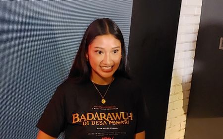 claresta-taufan-berlatih-selama-4-jam-demi-lakoni-peran-penari-di-film-badarawuhi