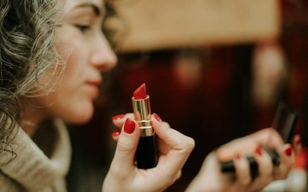 tips-memilih-warna-lipstik-untuk-mencerahkan-wajah