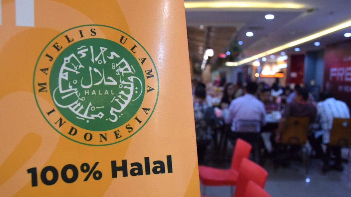 untung-rugi-wajib-sertifikasi-halal-bagi-umkm-pedagang-kaki-lima