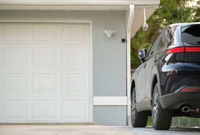 7-inspirasi-desain-garasi-mobil-minimalis-samping-rumah-yang-cocok-untuk-berbagai-gaya-hunian