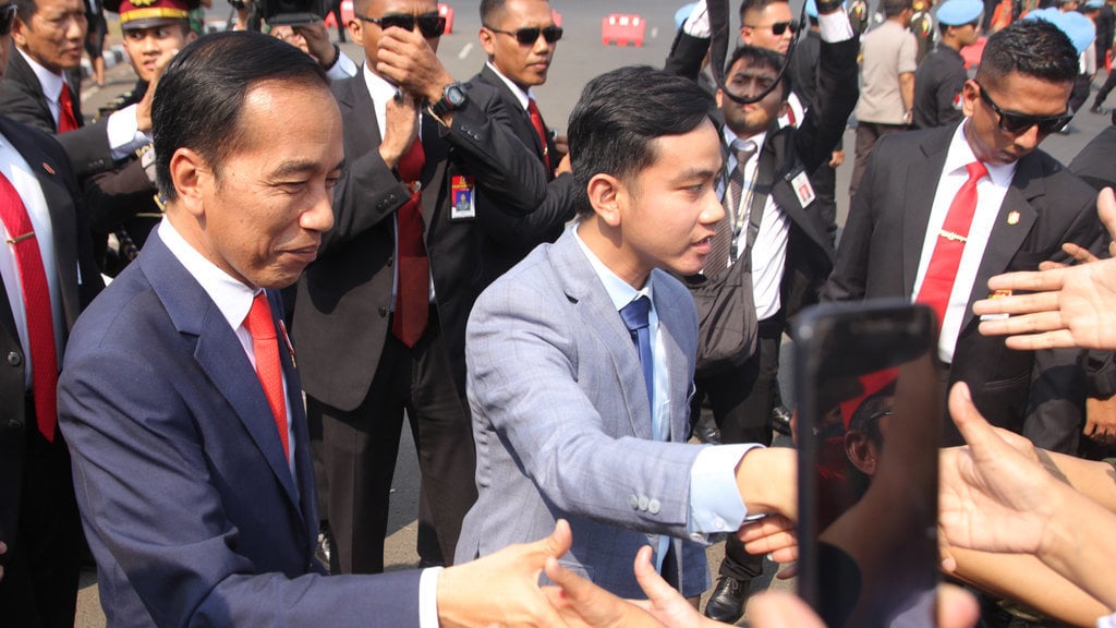 jokowi-bertemu-gibran-usai-kampanye-akbar-terakhir,-bahas-apa?