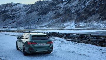 bmw-luncurkan-i5-touring,-mobil-listrik-yang-ikonik!