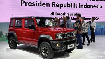 airlangga-ke-jokowi-di-booth-suzuki:-ada-jimny-yang-lebih-besar-dan-keren