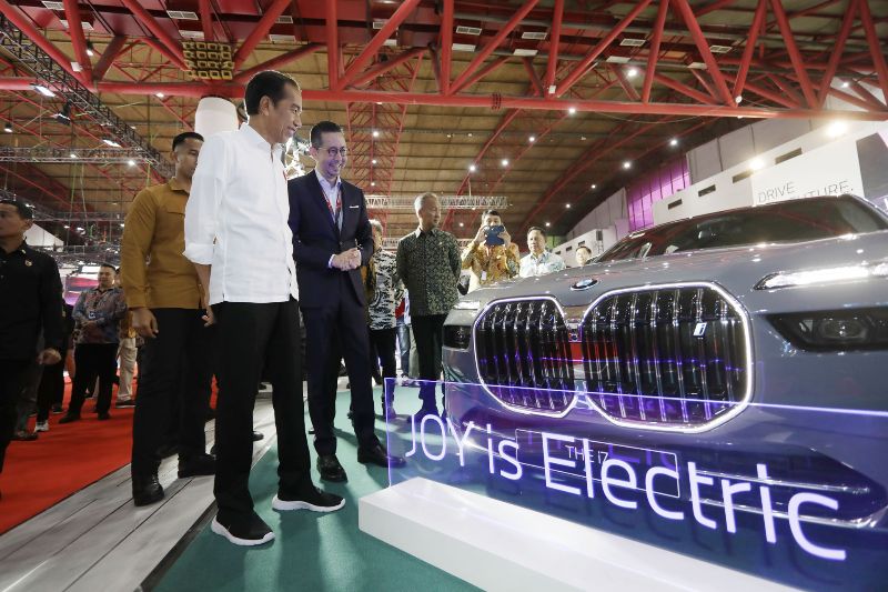 spesifikasi-dan-harga-bmw-ix-xdrive50-sport-dan-ix1-edrive20-msport-terbaru