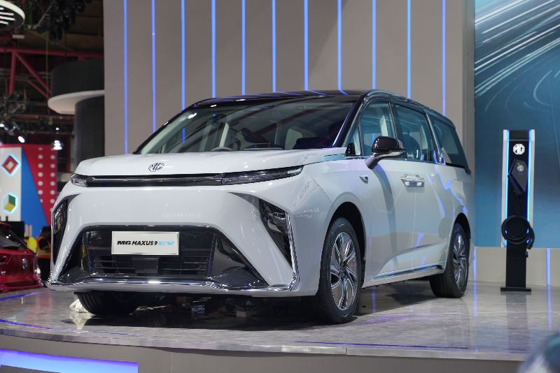 mg-perkenalkan-duet-mg-maxus-9-dan-mg-es-ev