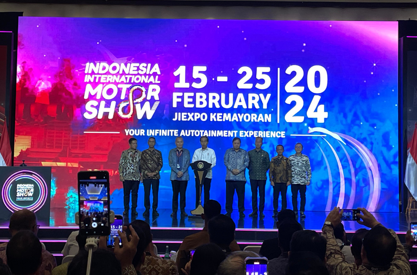 jokowi-resmi-buka-iims-2024-siap-jadi-area-pamer-53-brand-otomotif