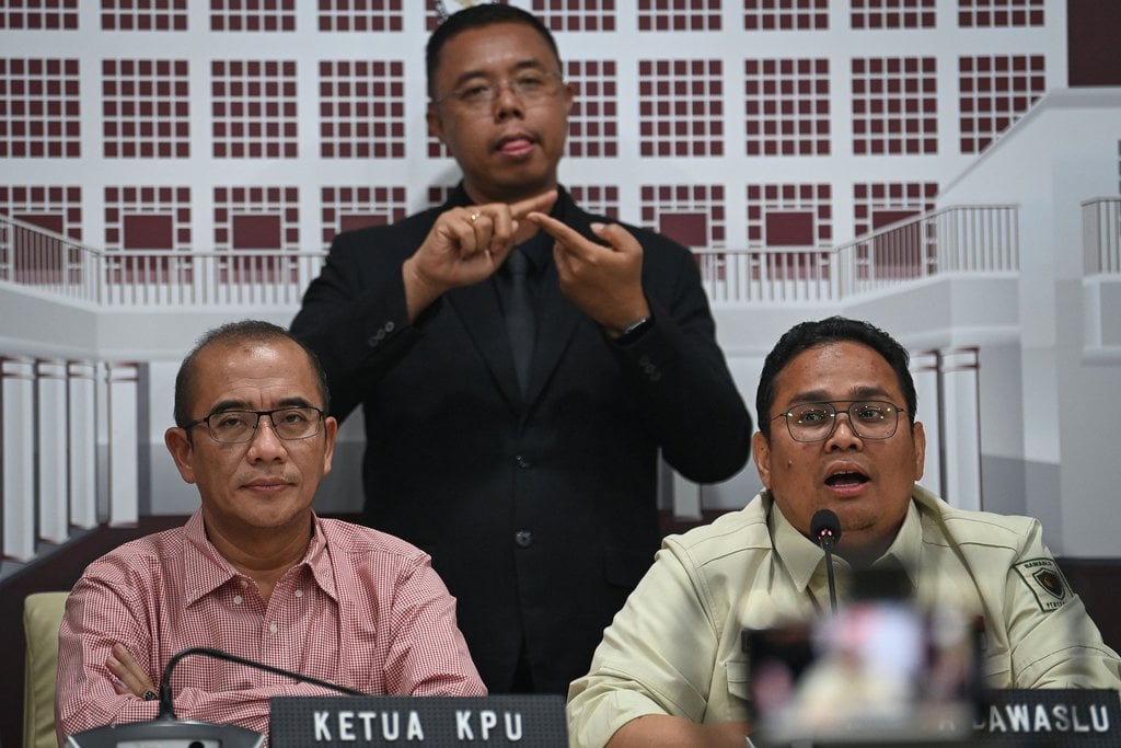 kpu-bantah-rekapitulasi-suara-di-kecamatan-disetop-sementara