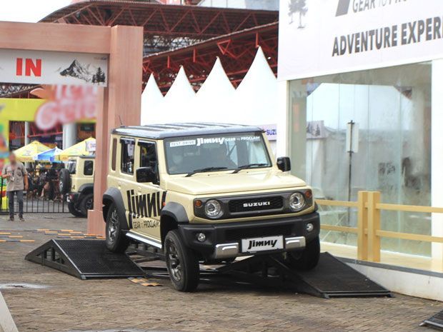 harga-jimny-5-door-dinaikkan-diler-jadi-di-atas-rp500-juta,-begini-respons-suzuki