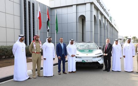 suv-listrik-tercepat-lotus-eletre-r-masuk-armada-supercar-kepolisian-dubai:-khusus-patroli-wisata