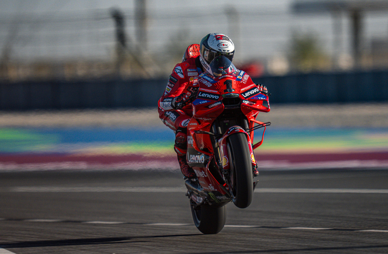 ducati-menggila-pada-dua-hari-uji-coba-pramusim-di-qatar,-bagnaia-pertama-diikuti-bastianini