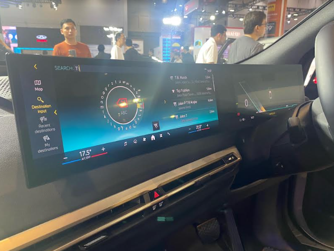 melihat-lebih-dekat-dua-mobil-listrik-baru-bmw,-ix-xdrive50-sport-dan-ix1-edrive20-m-sport