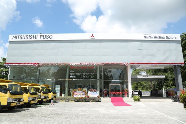 ekspansi-mitsubishi-fuso,-dealer-3s-ke-222-diresmikan-di-pangkalan-bun