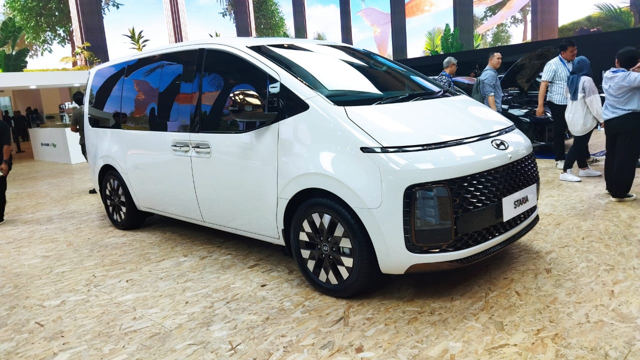sejarah-hyundai-staria-umur-3-tahun-tinggalkan-mesin-diesel-jadi-mobil-hybrid