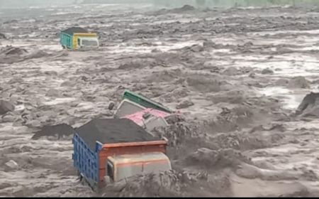 kronologi-4-truk-terjebak-banjir-lahar-hujan-semeru,-sopir-selamat