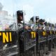anggota-tni-serang-polres-jayawijaya,-bukti-superioritas-militer