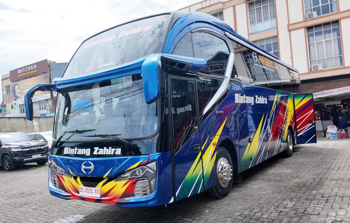 spesifikasi-hino-bus-rm-280-abs-berbodi-skylander-r22-paling-kece-di-makasar