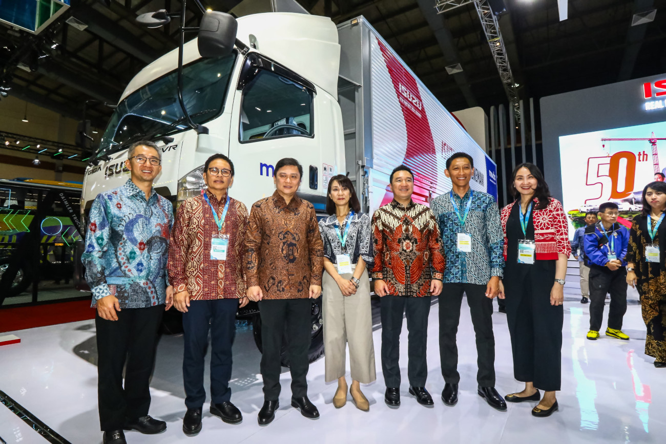spesifikasi-isuzu-giga-fvr-u-wingbox-dan-elf-khusus-siswa-difabel