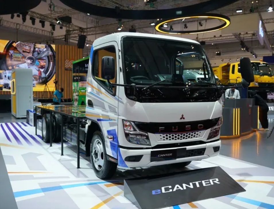 mitsubishi-fuso-ecanter-dijual-pada-giias-2024,-simak-dulu-spesifikasi-truk-listrik-ini