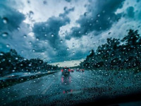 setelah-kena-air-hujan,-baiknya-mobil-segera-dibilas