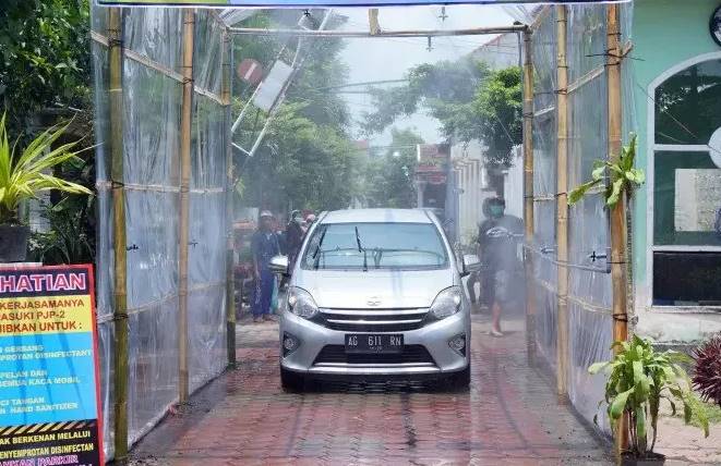 sop-baru-di-yogyakarta,-mobil-dari-luar-daerah-wajib-disemprot-desinfektan