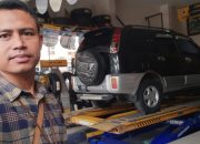 Mbah Tarno ganti sepatu setelah 10 tahun gans…