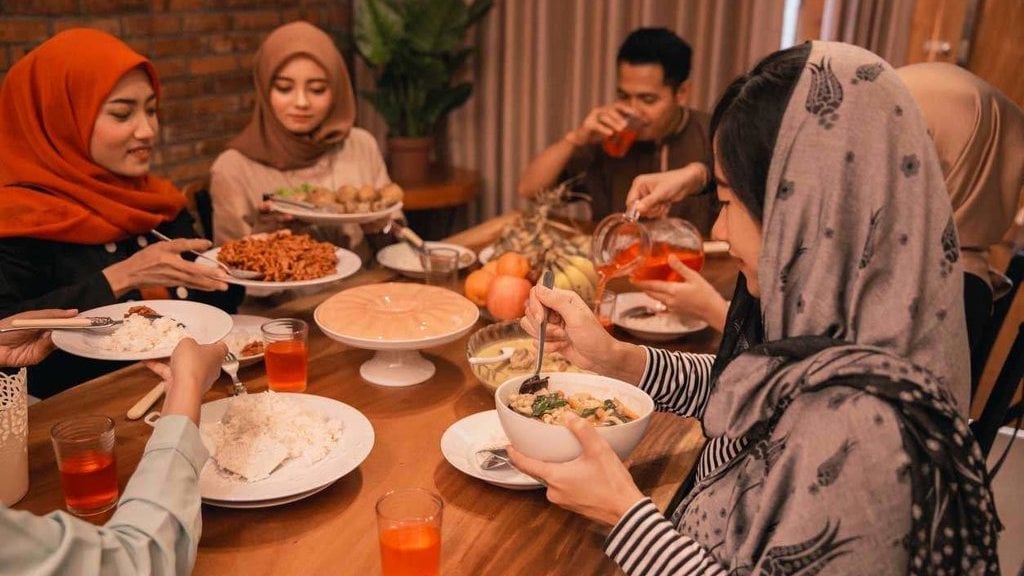 cara-mengatasi-kekenyangan-saat-buka-puasa
