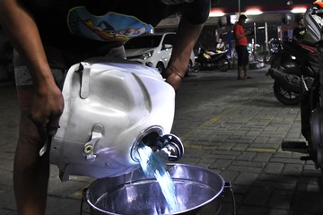 mobil-motor-mogok-massal-gegara-pertalite-tercampur-air,-ini-dampak-buruknya-ke-mesin