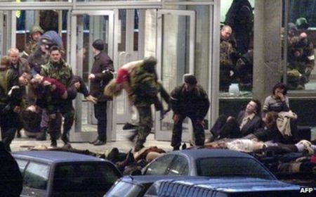 memori-aksi-teror-di-rusia:-drama-penyanderaan-di-teater-dubrovka-moskow-2002