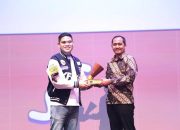 Mitsubishi Fuso Kembali Raih Gold Champion Kategori Kendaraan NiagaIndonesia WOW Brand 2024