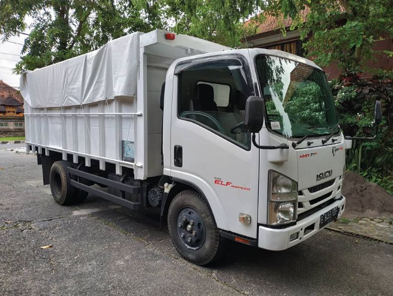 cek-harga,-kelebihan-dan-kekurangan-isuzu-elf-2024,-si-gesit-irit