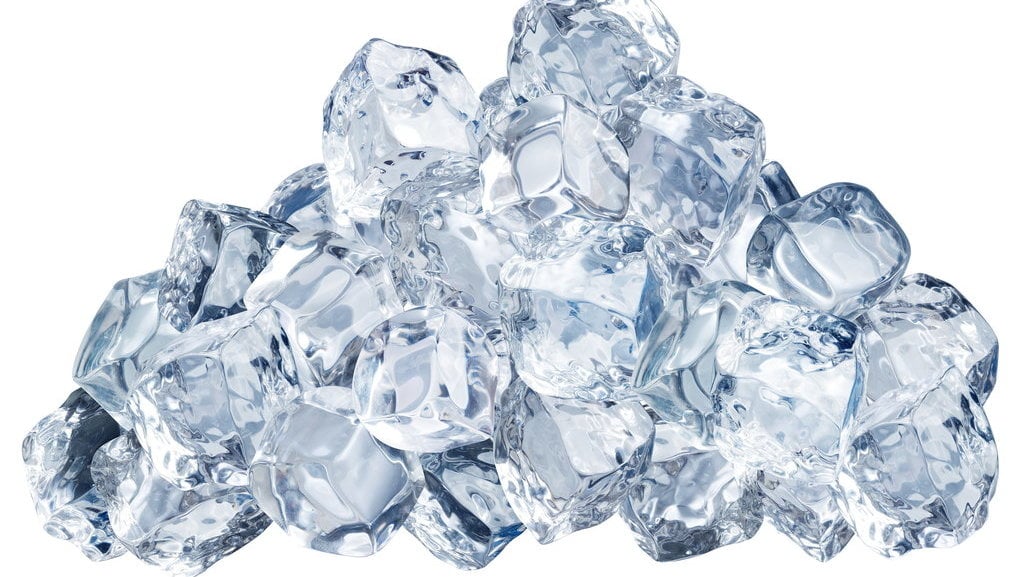 bahaya-dari-makan-es-batu-untuk-kesehatan