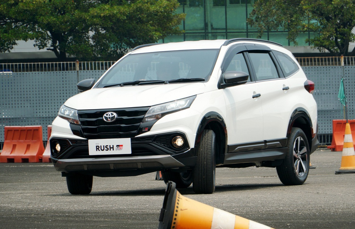 daftar-harga-toyota-rush-april-2024-dengan-varian-gr-sport-sah-kena-improvement