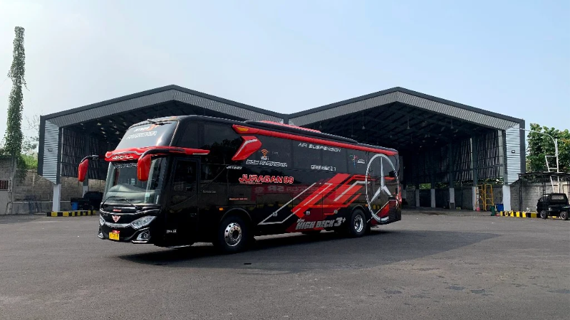 dvci-gelar-program-mercedes-benz-bus-lebaran-roadshow-2024