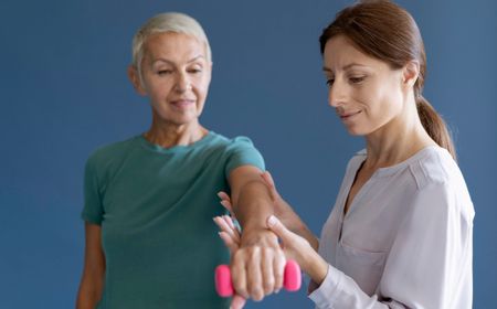 5-tips-olahraga-yang-aman-bagi-penderita-osteoporosis