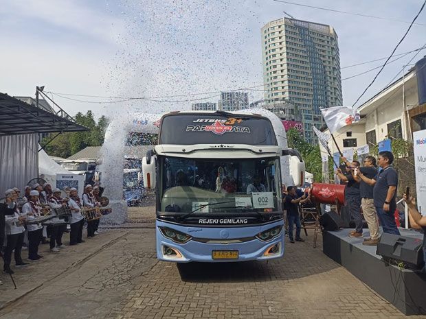 federal-oil-kasih-mudik-lebaran-2024-gratis-ke-ratusan-mekanik-pakai-bus-mewah!